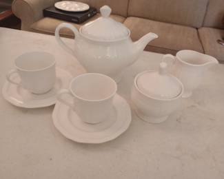 MIKASA ANTIQUE WHITE TEA SET