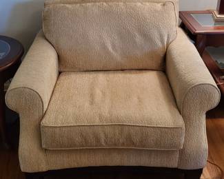 HAVERTYS OVERSIZED CHAIR