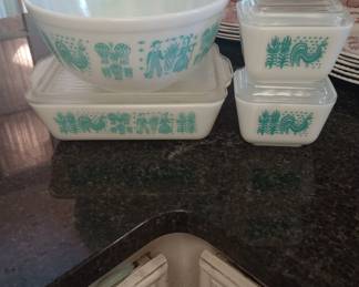 PYREX BUTTERPRINT MIXING BOWL AND REFIRGERATOR DISHES