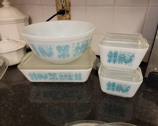 Pyrex Butterprint Mixing Bowl and Refrigerator Dishes