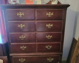THOMASVILLE IMPRESSIONS WINSTON COURT 6 DRAWER CHEST OF DRAWERS. WE HAVE 2 OF THESE