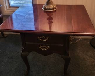 THOMASVILLE IMPRESSIONS WINDSOR COURT CHERRY DROPLEAF END TABLE