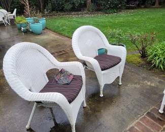 plastic wicker chair 