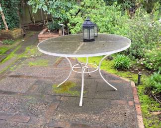 outdoor table 