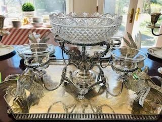 Elegant silver plated epergne with four candlearms, very elegant indeed