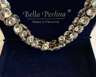 BELLA PERLINA QUALITY COSTUME NECKLACE W/ ORIGINAL BOX. PART OF OVER 400 PIECES OF JEWELRY!