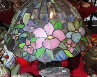 Tiffany style table lamp.
