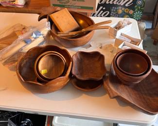 Box Lot#71 wooden bowls and small cutouts