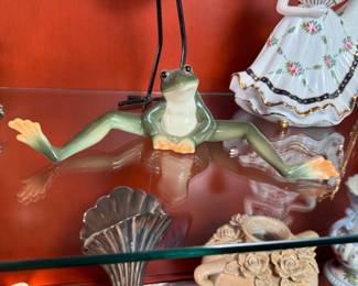 Franz ceramic frog 8"L