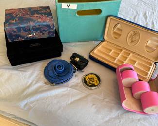 Trinket box Y small change purses, jewelry boxes