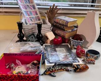Box Lot#17 craft supplies, basket, trinkets