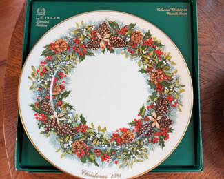 Lenox Colonial Christmas Wreath dinner plate