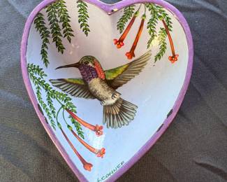 Hand-painted 5" bowl by Linda Conner, some minor wear due to storage, Hummingbird