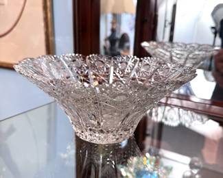 Flared crystal bowl 8"W