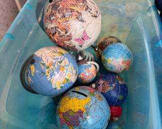 Trinket Box G small globes and globe ornaments