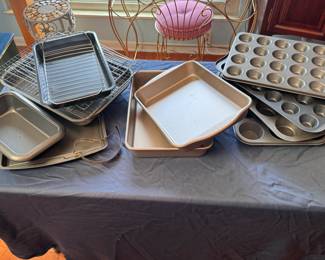 Box Lot#9 muffin and baking pans