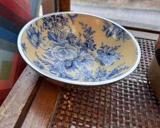 Blue floral bowl with pewter-like base (India) 5"