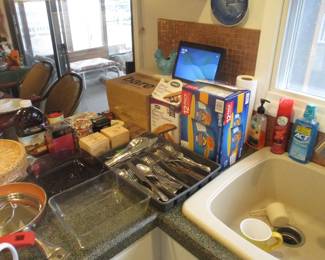 flatware set and kitchen items