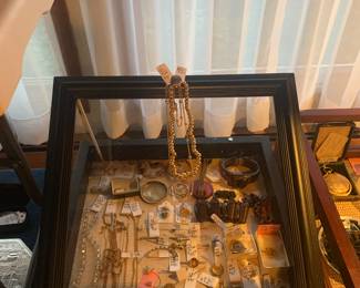 Living Room 
Case Table 
Gold, Bakelite jewelry 