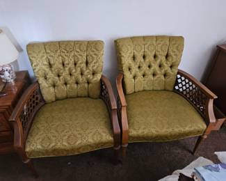 The pair vintage chairs $100