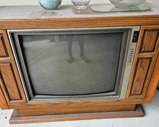 Vintage console TV $80