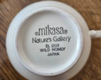 66 piece mikasa " wild honey " dish set $85