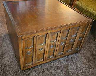 Esperanto by Drexel corner coffee table on casters
$150