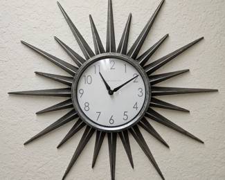 Plastic reproduction star burst clock $15