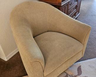 Pair of swivel living room chairs mint condition. Leggett & Platt