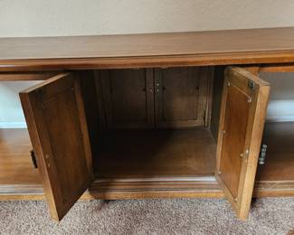 Drexel coffee table very heavy
$100