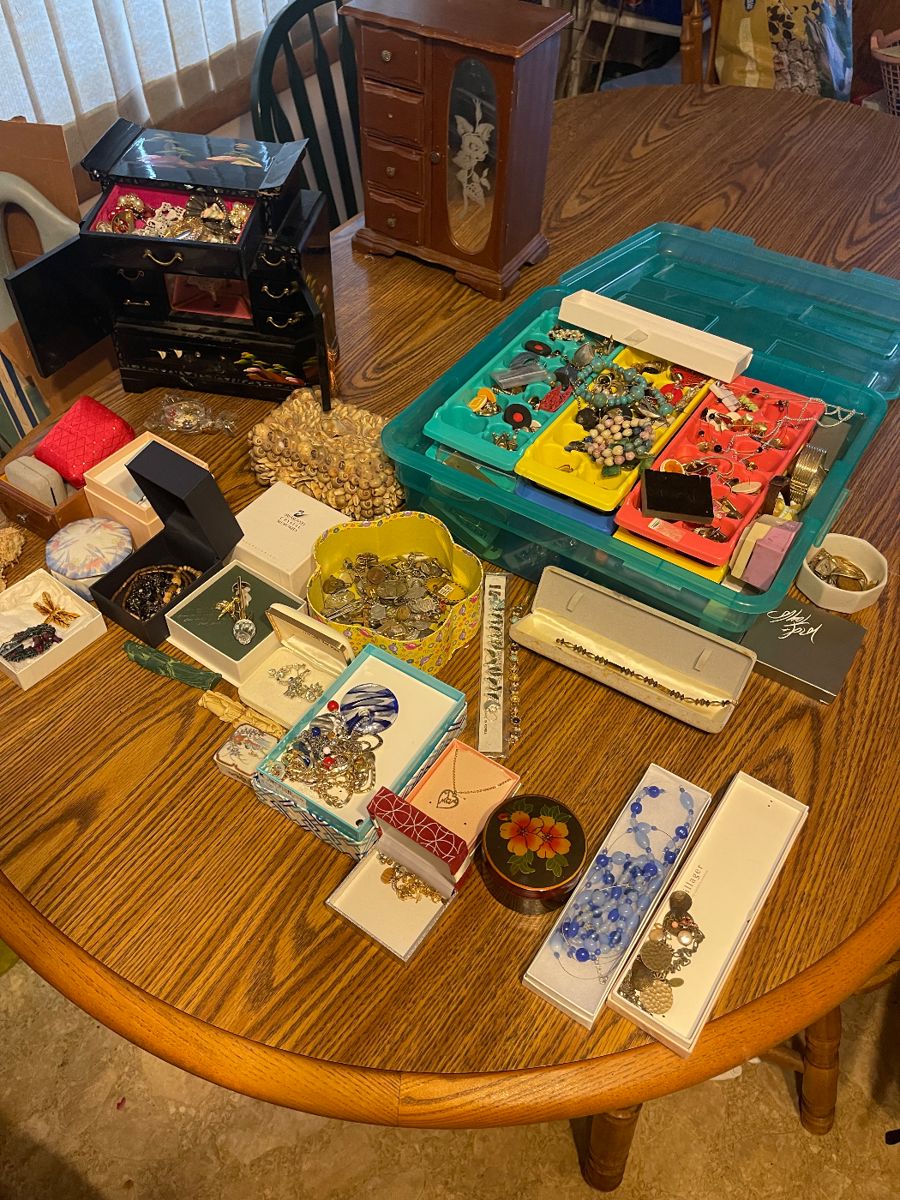 A Diggers Paradise Estate Sale in Holtsville, NY starts on 3/9/2024