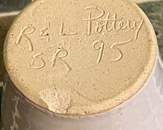 R&L POTTERY VASE - 1995