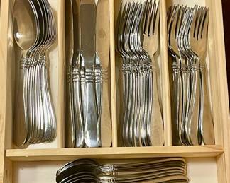 63 PCS FLATWARE IN DRAWER TRAY