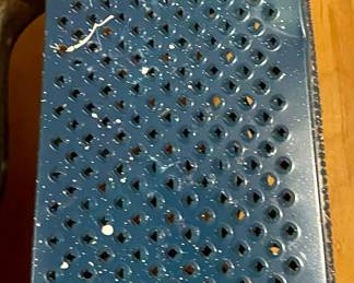 PAINTED GRATER 