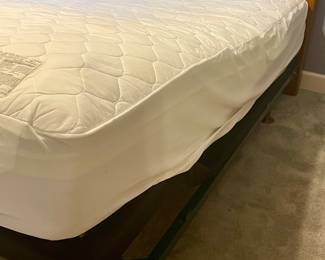 VINTAGE THOMASVILLE FURNITURE QUEEN BED WITH EASY REST ADJUSTABLE BED