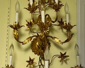 VINTAGE/ANTIQUE LEAF WALL SCONCE