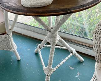 VINTAGE/ANTIQUE WICKER/WOOD TABLE