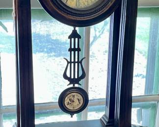 TABLE/MANTLE PENDULUM CLOCK