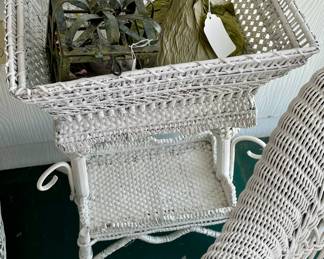 VINTAGE/ANTIQUE WICKER PLANT STAND