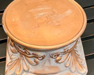TERRACOTTA SHORT PEDESTAL