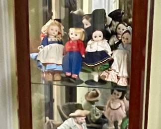 VINTAGE COLLECTIBLES - MADAME ALEXANDER, CAPODAMONTE & MORE
