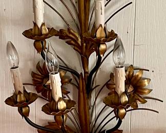 VINTAGE/ANTIQUE LEAF WALL SCONCE