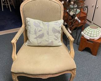 UPHOLSTERED ARM CHAIR