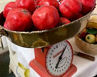 VINTAGE SEARS ROEBUCK CO SCALE, BRASS DISH, FAUX FRUIT