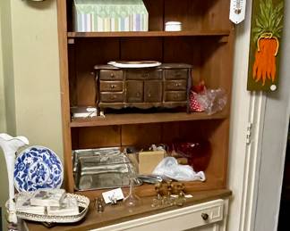 MISCELLANEOUS DECOR, ACCENTS, STORE DISPLAY, VINTAGE SIDEBOARD