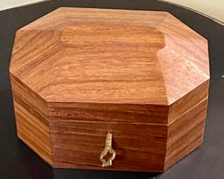 LOCKABLE WOODEN BOX