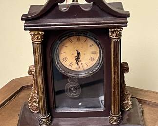TABLE/MANTLE PENDULUM CLOCK