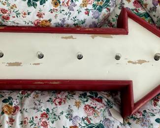 LIGHTED BOX ARROW SIGN