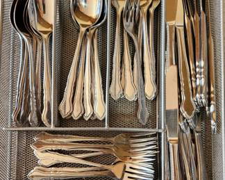 Flatware set