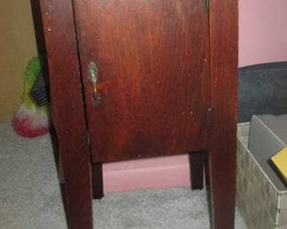 Smoking Stand (Table)